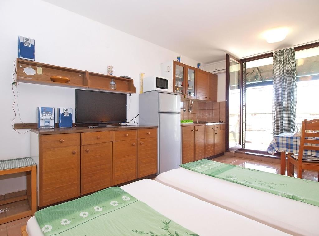 Apartment Stipe 1444 Marčana Eksteriør billede