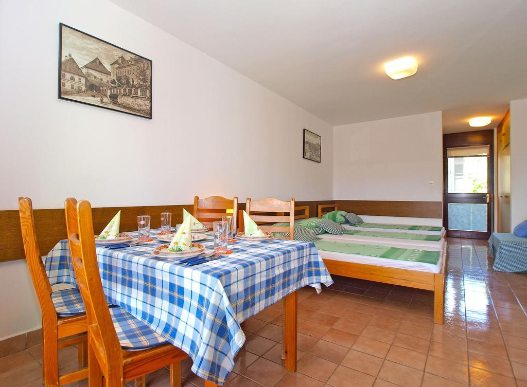 Apartment Stipe 1444 Marčana Eksteriør billede