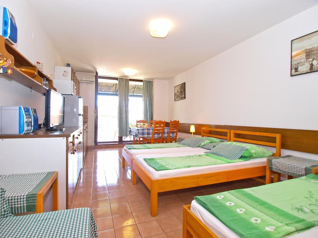 Apartment Stipe 1444 Marčana Eksteriør billede
