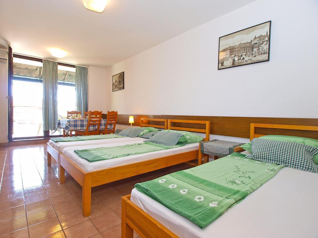 Apartment Stipe 1444 Marčana Eksteriør billede